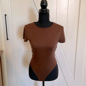 Brown short sleeve ribbed body suit
